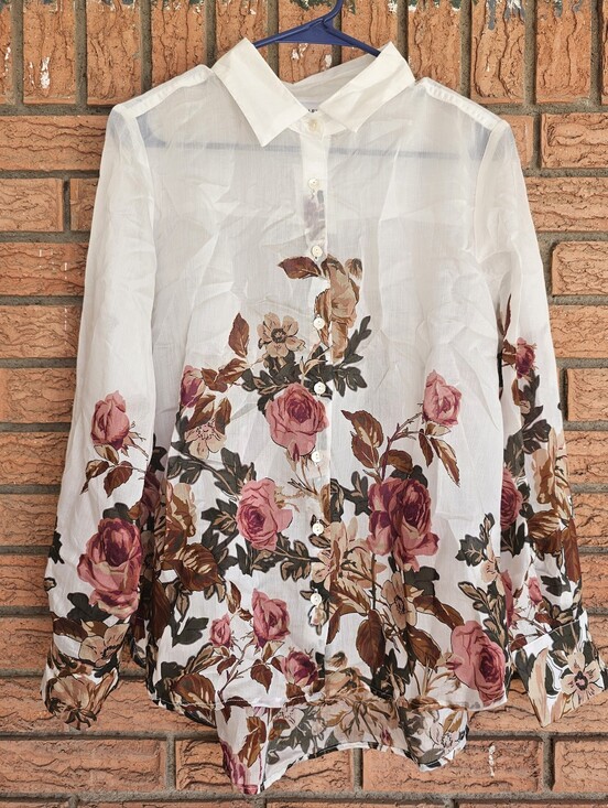Bailey 44 Tops - Bailey 44 High-Low Floral Button-Down Blouse—White with Pink Rose Print Size M